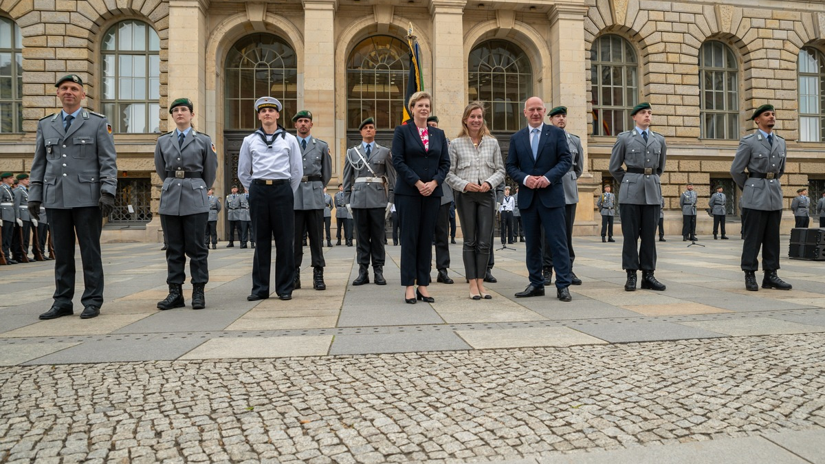 Feierliches Gelöbnis der Bundeswehr vor dem Abgeordnetenhaus von Berlin - Foto: presseportal.de