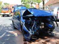POL-MI: Pkw fährt gegen Mauer - Zwei Personen leichtverletzt - Foto: presseportal.de