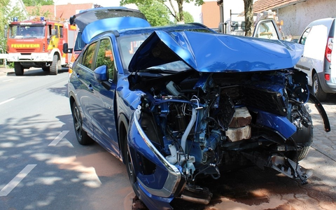 POL-MI: Pkw fährt gegen Mauer - Zwei Personen leichtverletzt - Foto: presseportal.de