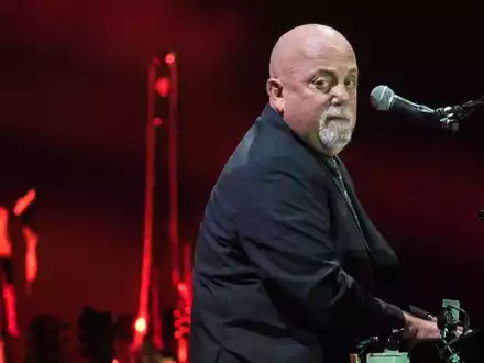 Joel wurde mit «Piano Man» und «We Didn't Start The Fire» weltberühmt. (Archivbild) - Foto: Boris Roessler/dpa
