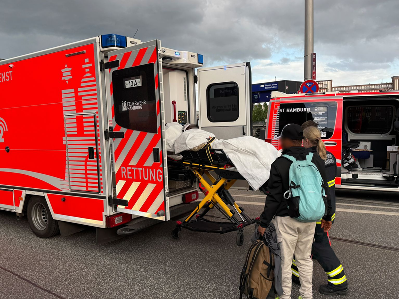 Die Polizei ist im Einsatz am Tatort.  - Foto: News5 / René Schröder/NEWS5/dpa