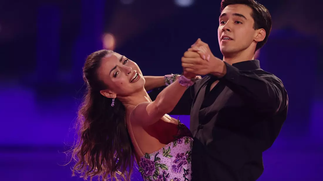 Neuer Dancing Sta: Diego Pooth mit seiner Tanzpartnerin Ekaterina Leonova. - Bild: Rolf Vennenbernd/dpa