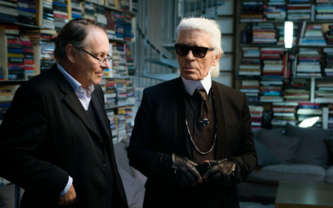 Designer Karl Lagerfeld im Gespräch mit dem Filmemacher Gero von Boehm (links). - Foto: Till Vielrose/ZDF/3sat/dpa