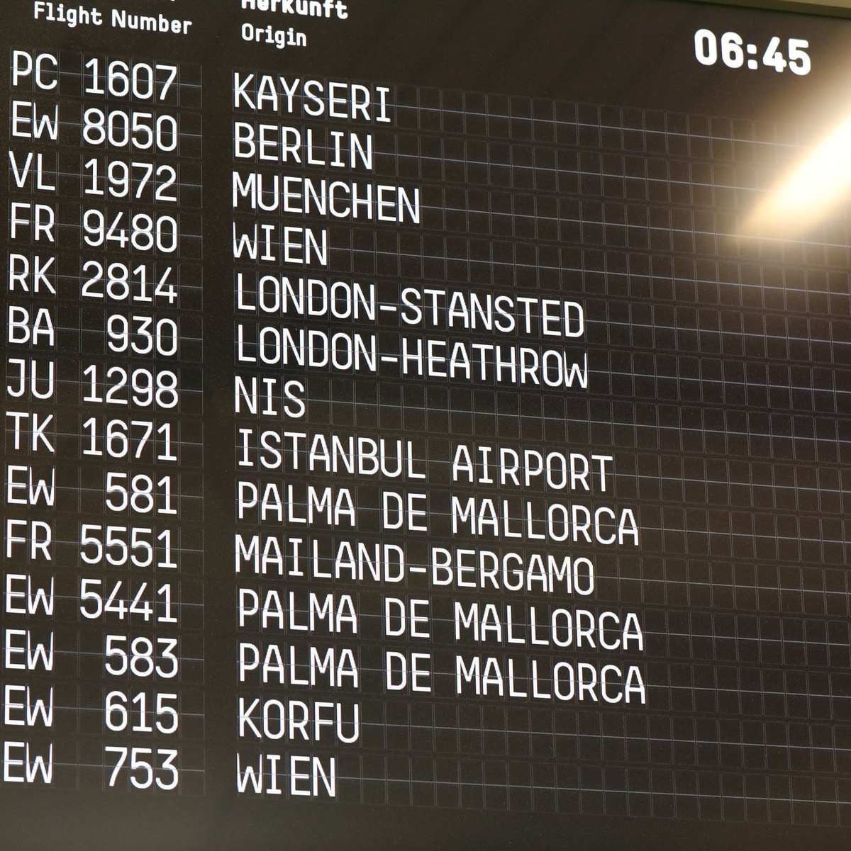 Eine mögliche EU-Reform könnte die Entschädigungsansprüche von Passagieren stark reduzieren. (Archivbild) - Foto: Sascha Thelen/dpa