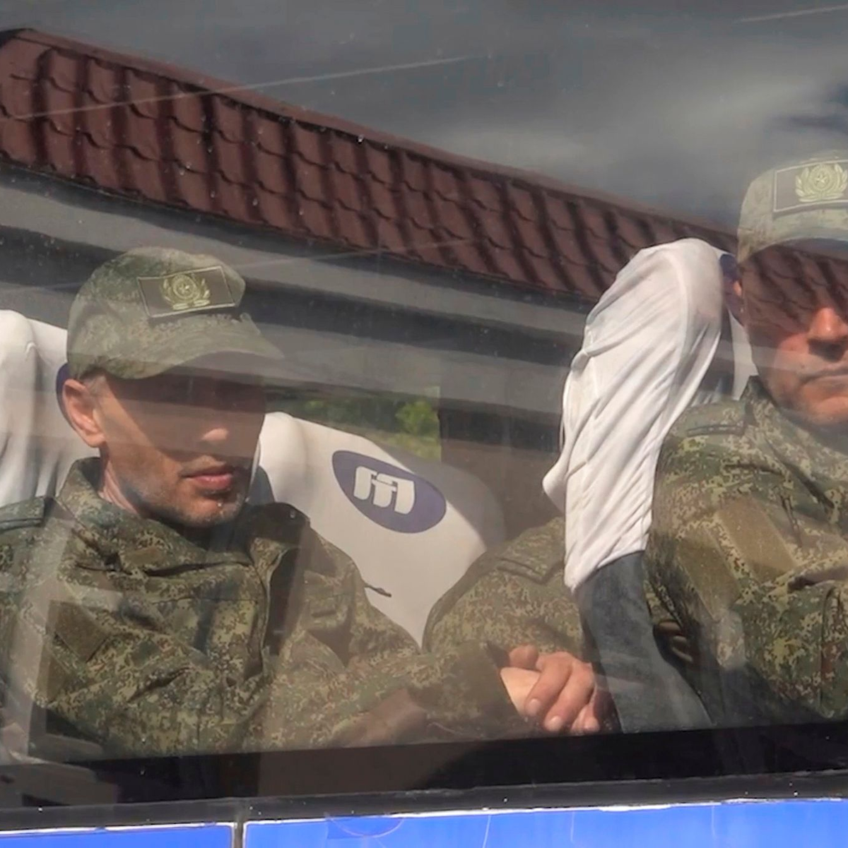 Moskau und Kiew haben mit dem größten Gefangenenaustausch seit Kriegsbeginn vor mehr als drei Jahren begonnen. - Foto: Uncredited/Russian Defense Ministry/AP/dpa