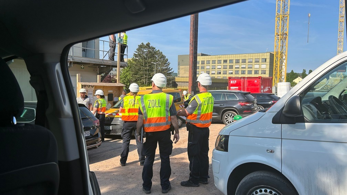 HZA-GI: Zollkontrolle auf Großbaustelle Klinikum Bad Hersfeld - Foto: presseportal.de