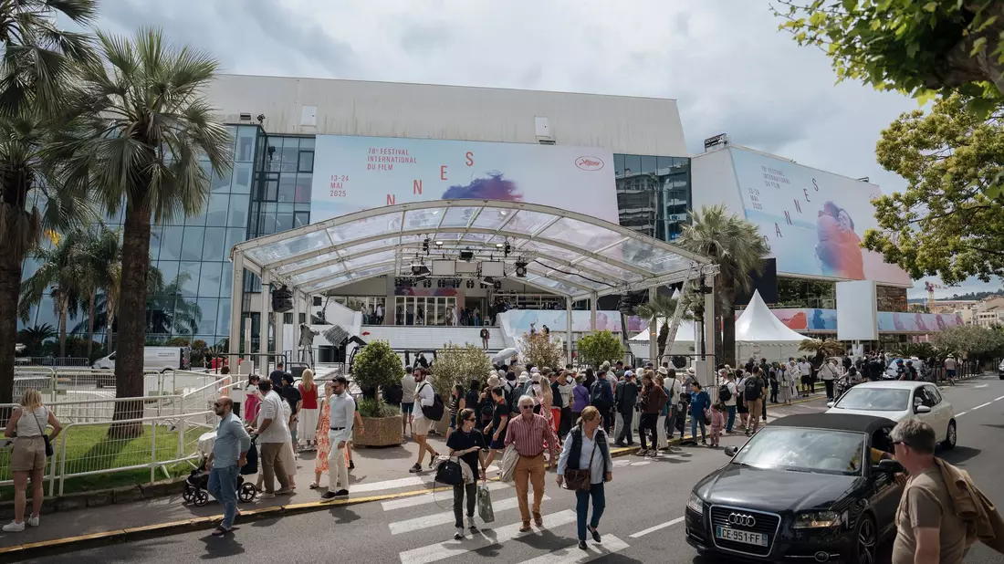 Die Stadt Cannes und die umliegenden Gebiete sind derzeit von einem Stromausfall betroffen. (Archivbild) - Bild: Lewis Joly/AP/dpa