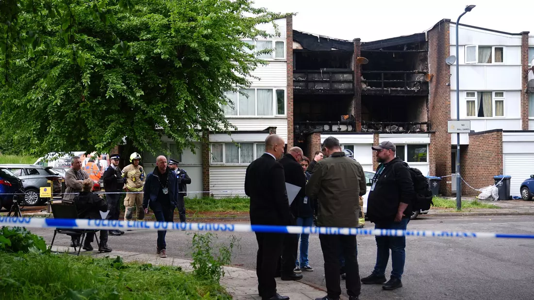 Die Polizei wurde zu dem Hausbrand gerufen. - Bild: James Manning/PA Wire/dpa