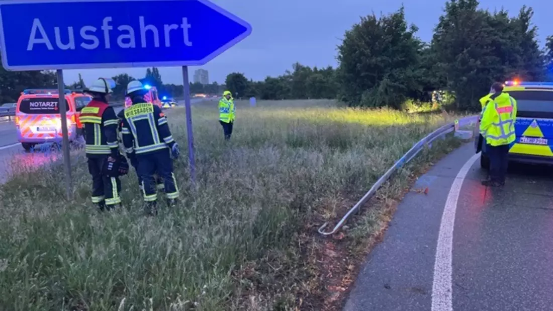 POL-WI: Hyundai überschlägt sich auf der A 671 bei Hochheim - Fahrer leicht verletzt - Bild: presseportal.de