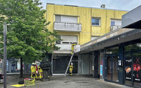FW Grevenbroich: Feuerwehr rettet zwölf Personen bei Kellerbrand in Grevenbroich - Foto: presseportal.de