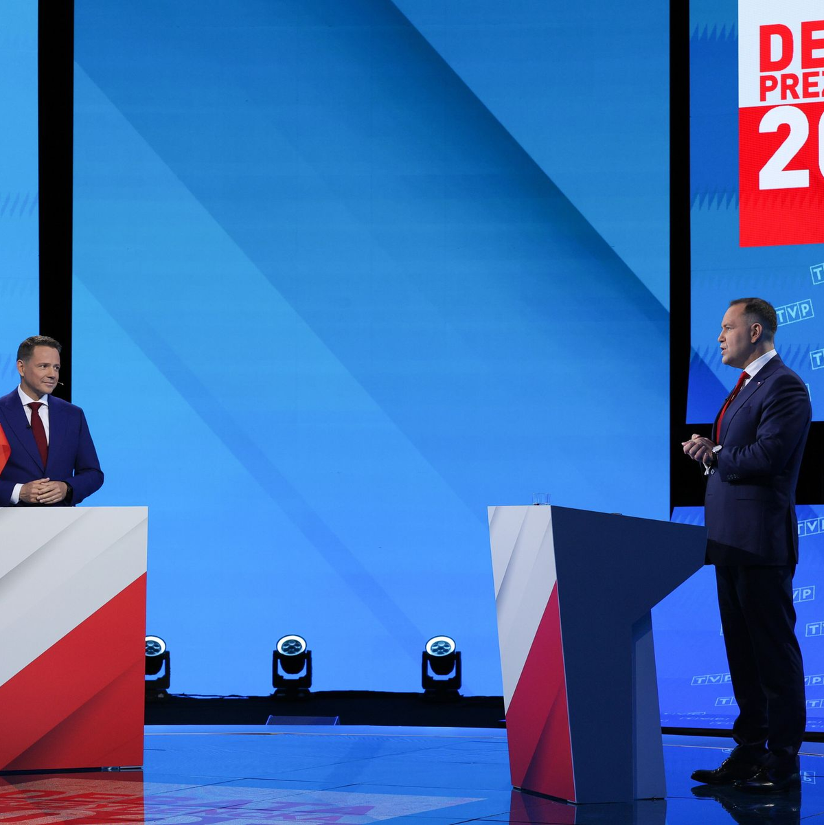 Der liberale Kandidat Trzaskowski (links) und sein nationalkonservativer Rivale Nawrocki treten am kommenden Sonntag in der Stichwahl gegeneinander an. (Archivbild) - Foto: Pawel Supernak/PAP/dpa