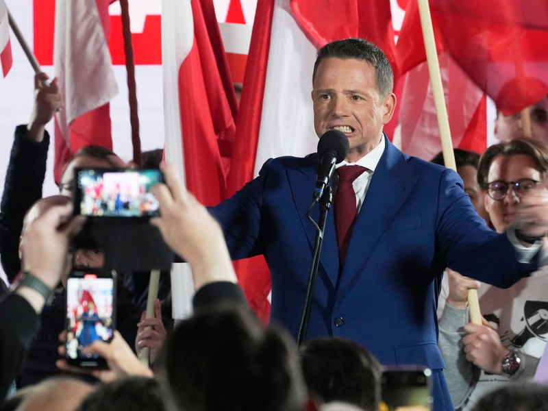 Mit Karol Nawrocki übernimmt ein politisch unerfahrener EU-Skeptiker das Präsidentenamt. - Foto: Czarek Sokolowski/AP/dpa