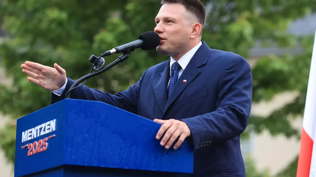 Der Rechtsextreme Slawomir Mentzen ist zwar in der ersten Wahlrunde ausgeschieden, doch er möchte in der Stichwahl der Königsmacher sein. (Archivbild)  - Bild: Jarek Praszkiewicz/PAP/dpa