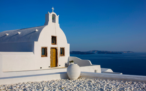 Immer mehr Deutsche zieht es im Urlaub nach Griechenland - Foto: picture alliance / Angelos Tzortzinis/dpa