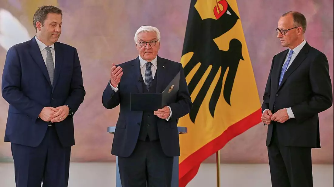 Lars Klingbeil, Frank-Walter Steinmeier und Friedrich Merz (Archiv) - Bild: über dts Nachrichtenagentur