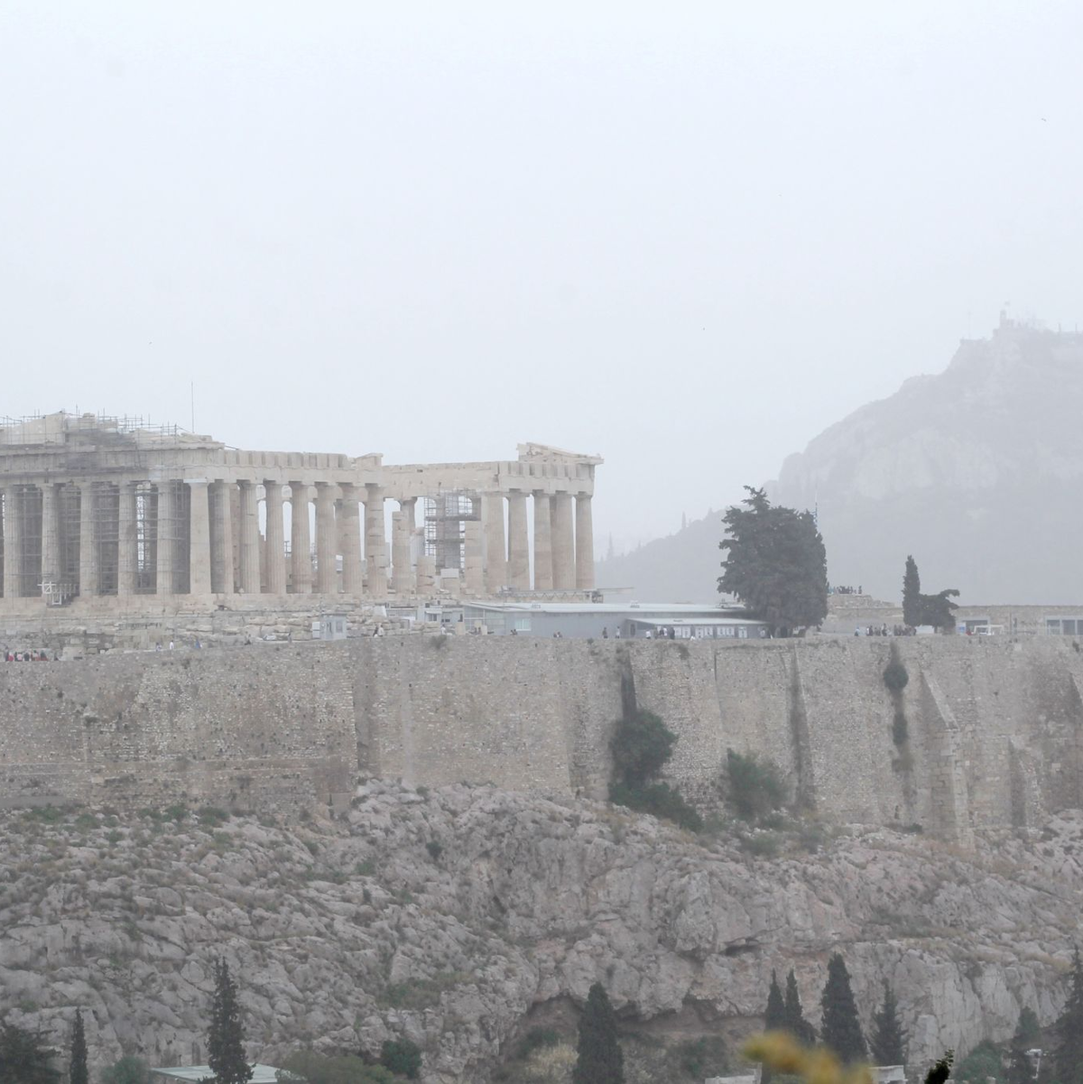 Stürmische Südwinde hatten zuletzt große Mengen feinen Wüstensands aus der Sahara nach Griechenland getragen. - Foto: Aristidis Vafeiadakis/ZUMA Press Wire/dpa