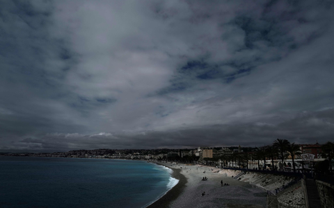 Einen Tag nach einem Stromausfall in Cannes war auch in Nizza kurz der Strom weg. (Archivbild) - Foto: Valery Hache/AFP/dpa