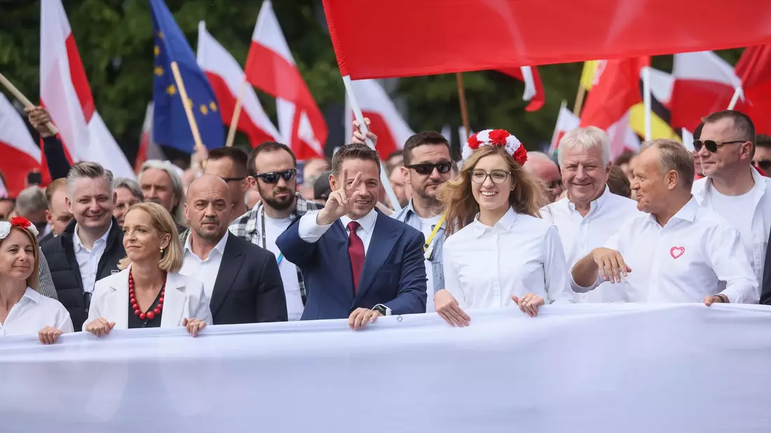 Der proeuropäische polnische Präsidentschaftskandidat Rafal Trzaskowski beim «Großen Marsch der Patrioten» in Warschau. (Foto aktuell) - Bild: Leszek Szymanski/PAP/dpa