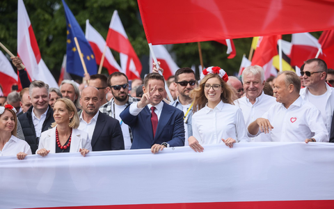 Der proeuropĂ€ische polnische PrĂ€sidentschaftskandidat Rafal Trzaskowski beim «GroĂen Marsch der Patrioten» in Warschau. (Foto aktuell) - Foto: Leszek Szymanski/PAP/dpa Der proeuropĂ€ische polnische PrĂ€sidentschaftskandidat Rafal Trzaskowski beim «GroĂen Marsch der Patrioten» in Warschau. (Foto aktuell) - Foto: Leszek Szymanski/PAP/dpa