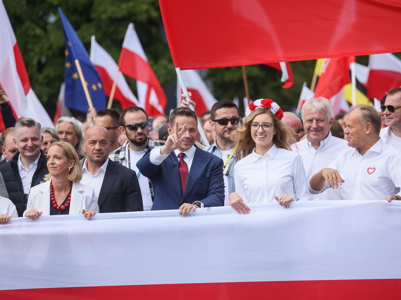 Der proeuropäische polnische Präsidentschaftskandidat Rafal Trzaskowski beim «Großen Marsch der Patrioten» in Warschau. (Foto aktuell) - Foto: Leszek Szymanski/PAP/dpa