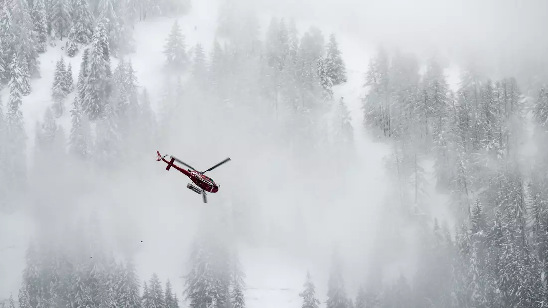 In der Schweiz sind die Leichen von fünf Skitourengängern entdeckt worden. (Foto: Archiv) - Bild: Jean-Christophe Bott/KEYSTONE/dpa