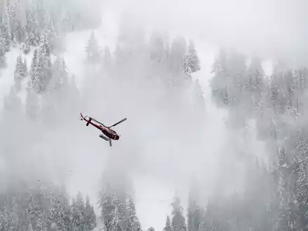 In der Schweiz sind die Leichen von fünf Skitourengängern entdeckt worden. (Foto: Archiv) - Foto: Jean-Christophe Bott/KEYSTONE/dpa