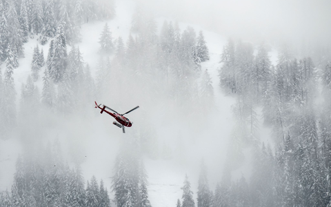 In der Schweiz sind die Leichen von fünf Skitourengängern entdeckt worden. (Foto: Archiv) - Foto: Jean-Christophe Bott/KEYSTONE/dpa
