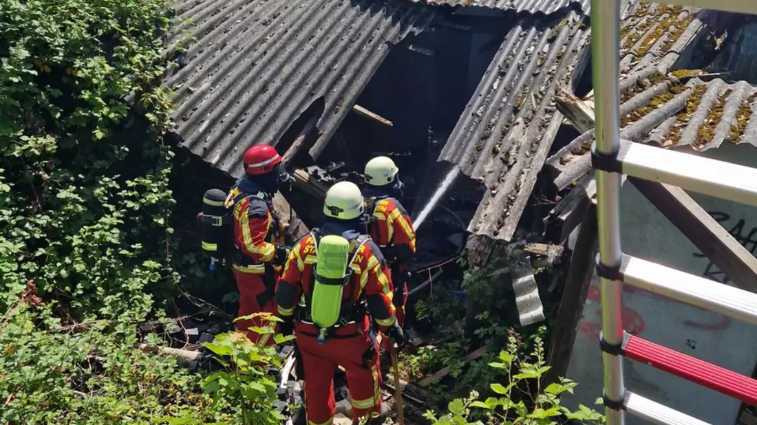 FW Düren: Brand in alter Gärtnerei - Bild: presseportal.de