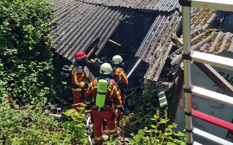 FW Düren: Brand in alter Gärtnerei - Foto: presseportal.de