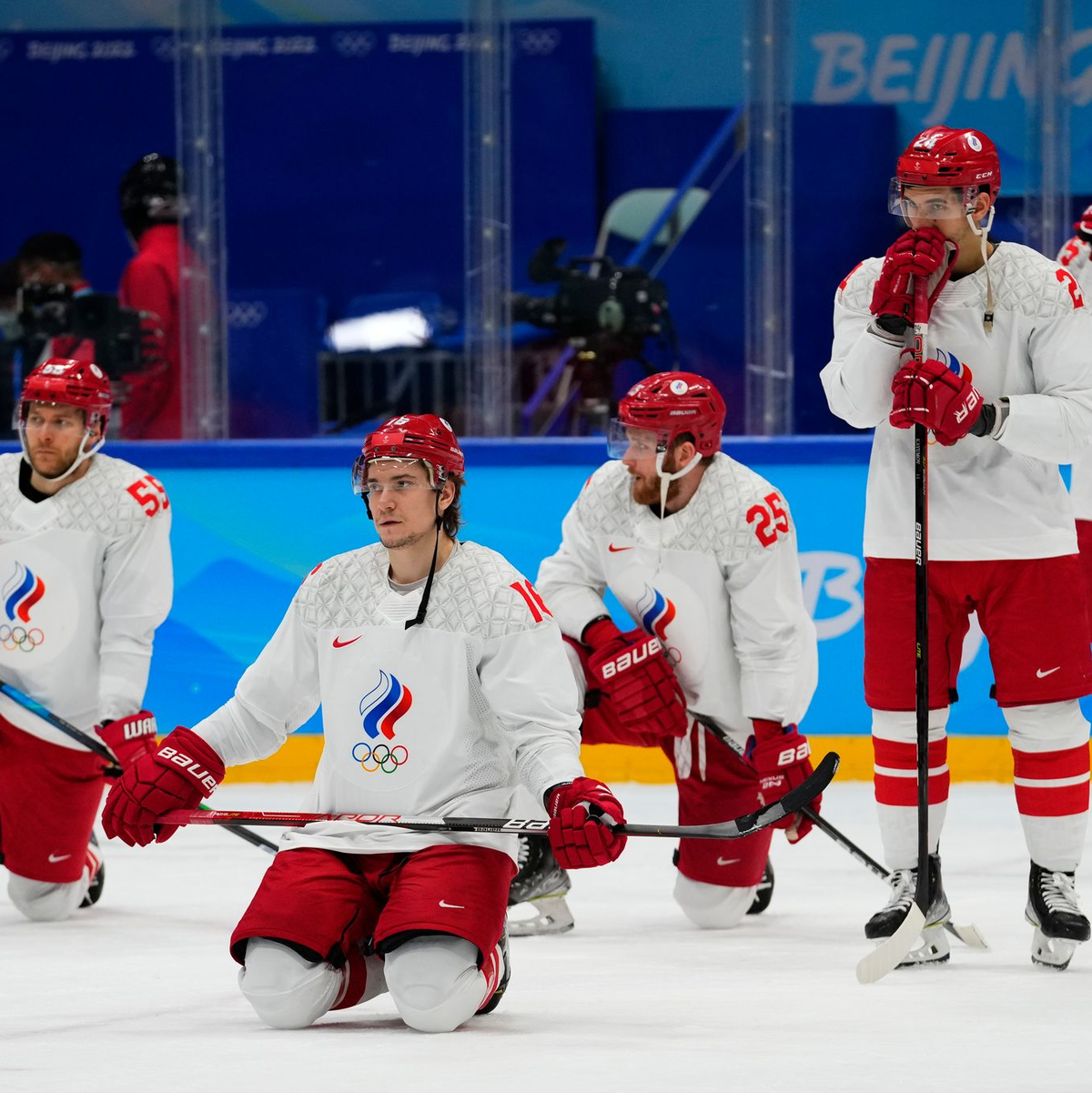 Das russische Eishockey-Team wird 2026 nicht bei Olympia starten. - Foto: Petr David Josek/AP/dpa