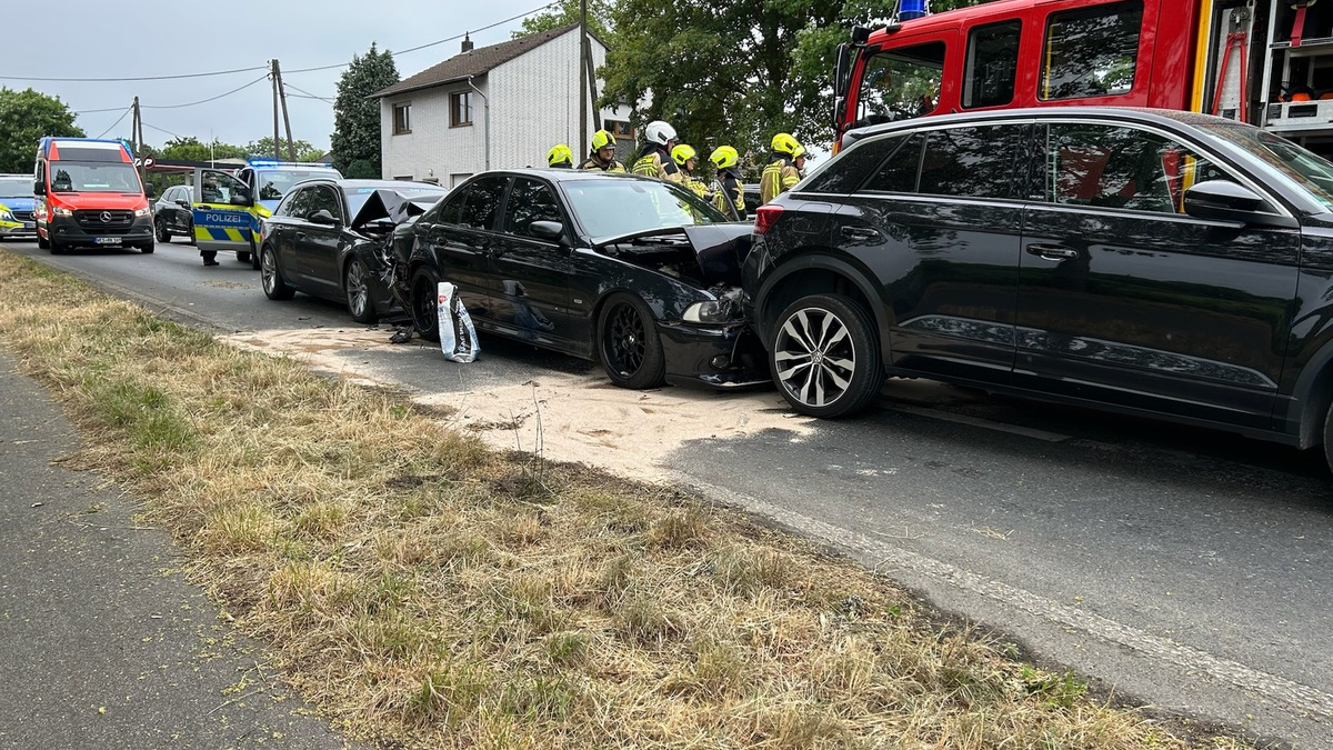 FW Helmstedt: Reibungsloser Führungswechsel in der Ortsfeuerwehr Emmerstedt im Jahr 2025 - Foto: presseportal.de