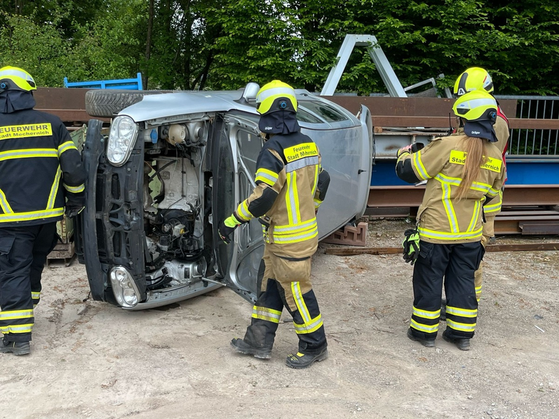 FW Mechernich: Zugübung des Löschzugs 2 der Stadt Mechernich am 17. Mai 2025 - Foto: presseportal.de