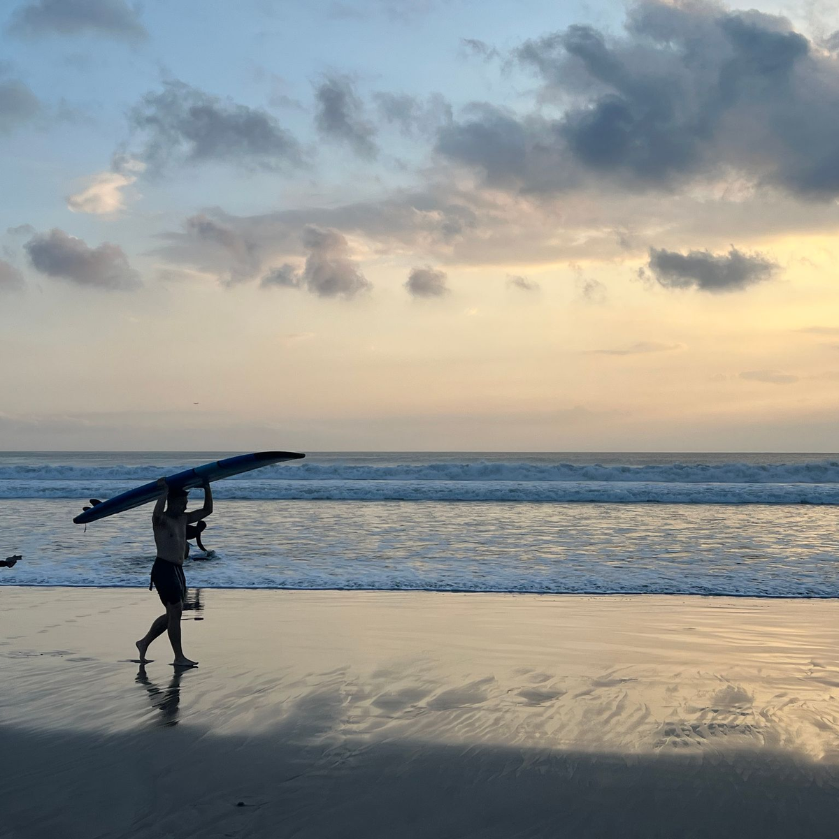 Die Insel der Götter gilt als Mekka für Surfer. - Foto: Carola Frentzen/dpa