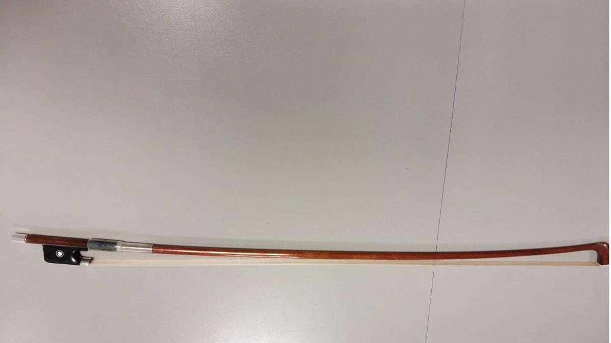 BPOL NRW: Im Zug vergessen - Bundespolizei stellt hochwertige Musikinstrumente sicher - Foto: presseportal.de