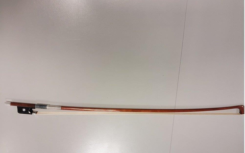 BPOL NRW: Im Zug vergessen - Bundespolizei stellt hochwertige Musikinstrumente sicher - Foto: presseportal.de