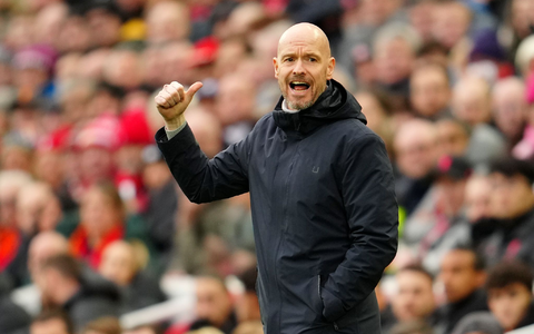 Erik ten Hag unterschrieb in Leverkusen bis Ende Juni 2027. - Foto: Jon Super/AP/dpa