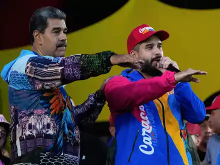 Venezuelas autoritärer Präsident Nicolás Maduro (links) will mit den Wahlen seine Macht zementieren. (Archivbild) - Foto: Ariana Cubillos/AP/dpa