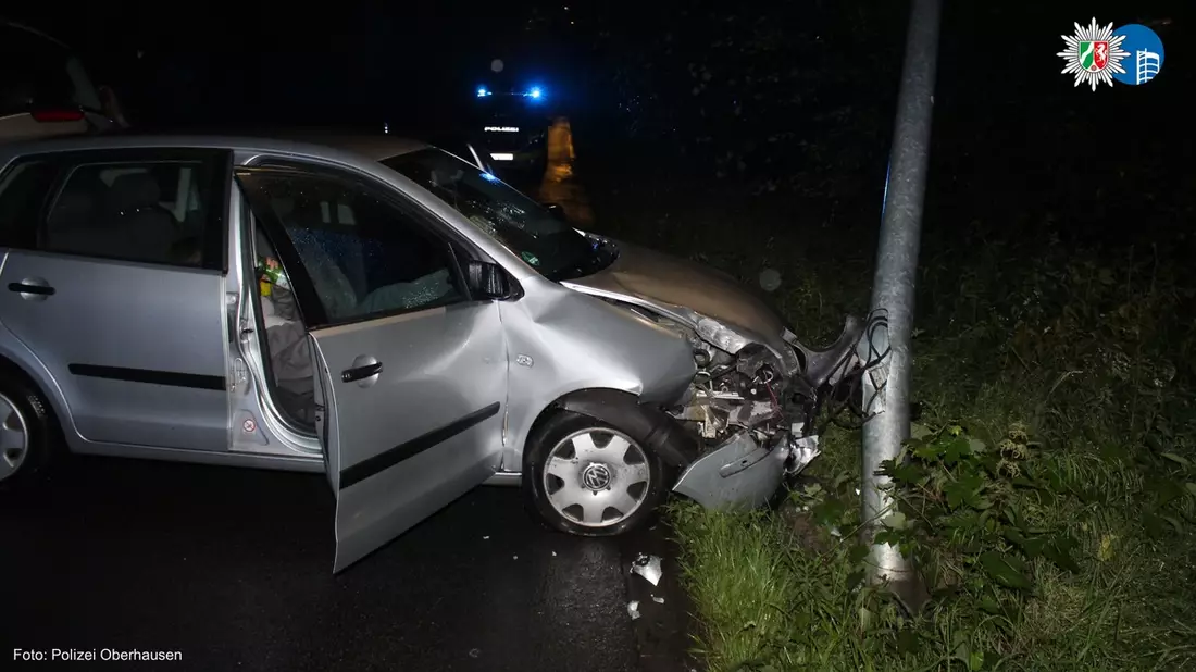 POL-OB: Alleinunfall bei Nässe - Pkw kommt von der Fahrbahn ab, zwei Verletzte - Bild: presseportal.de