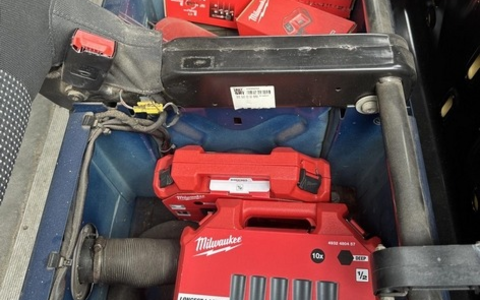 BPOL-FL: Bundespolizisten stellen Werkzeuge unter Sitzbank sicher - Foto: presseportal.de