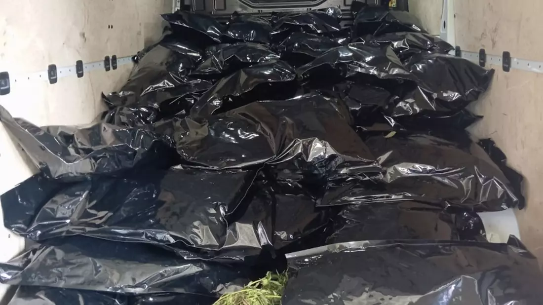POL-COE: Dülmen, A43, Karthaus/Polizei stoppt Kleintransporter voller Cannabis - Fahrer festgenommen - Bild: presseportal.de