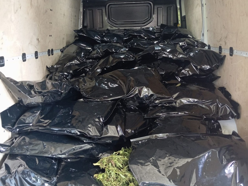 POL-MS: Dülmen, A43, Karthaus/Polizei stoppt Kleintransporter voller Cannabis - Fahrer festgenommen - Foto: presseportal.de