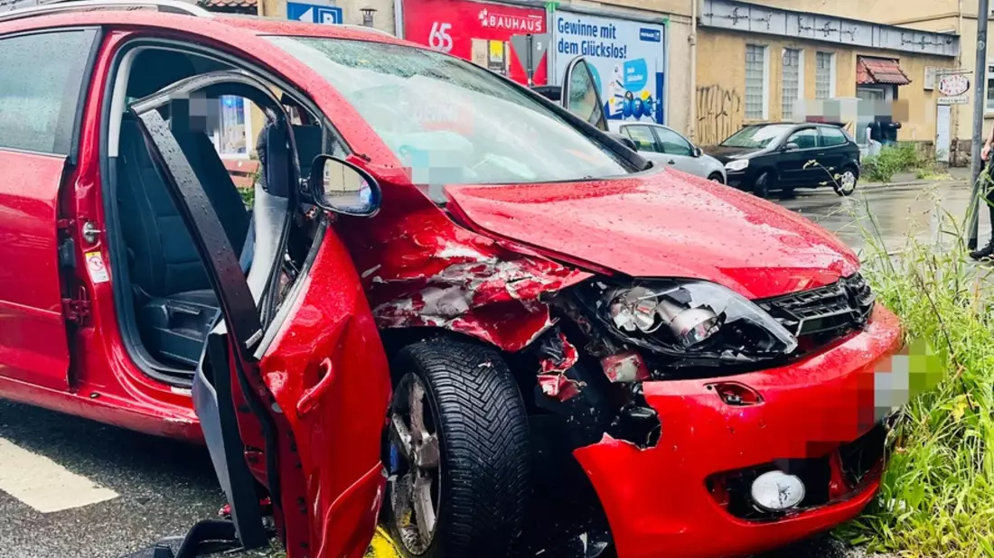 POL-DU: Wedau: Schwerer Verkehrsunfall - Mehrere Verletzte - Bild: presseportal.de