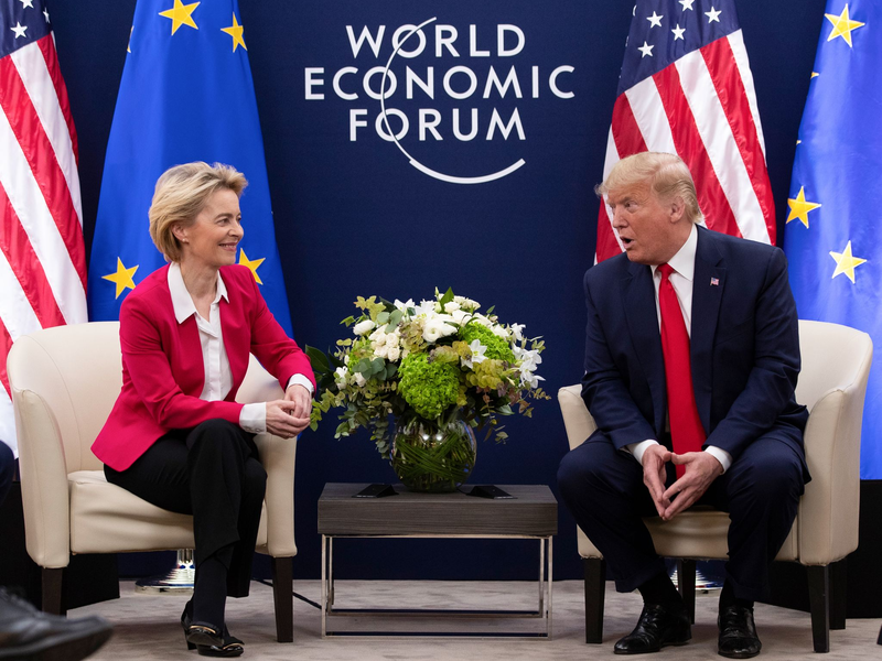 Bringen Gespräche auf Spitzenebene Bewegung in den Zollstreit? Am Sonntag telefonierten Ursula von der Leyen und Donald Trump zum Thema. (Archivbild) - Foto: Evan Vucci/AP/dpa
