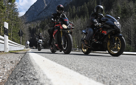 Motorradfahrer verursachen teurere Unfälle als Autofahrer. (Symbolbild) - Foto: Angelika Warmuth/dpa