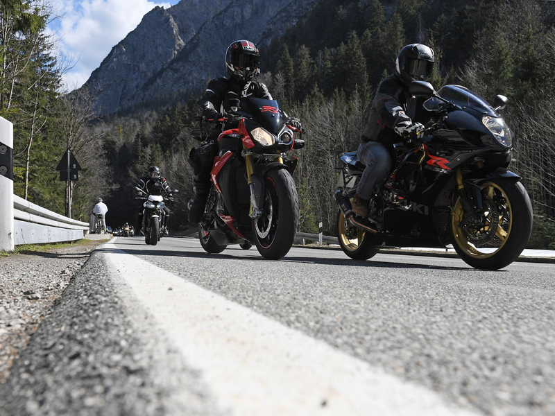 Motorradfahrer verursachen teurere Unfälle als Autofahrer. (Symbolbild) - Foto: Angelika Warmuth/dpa