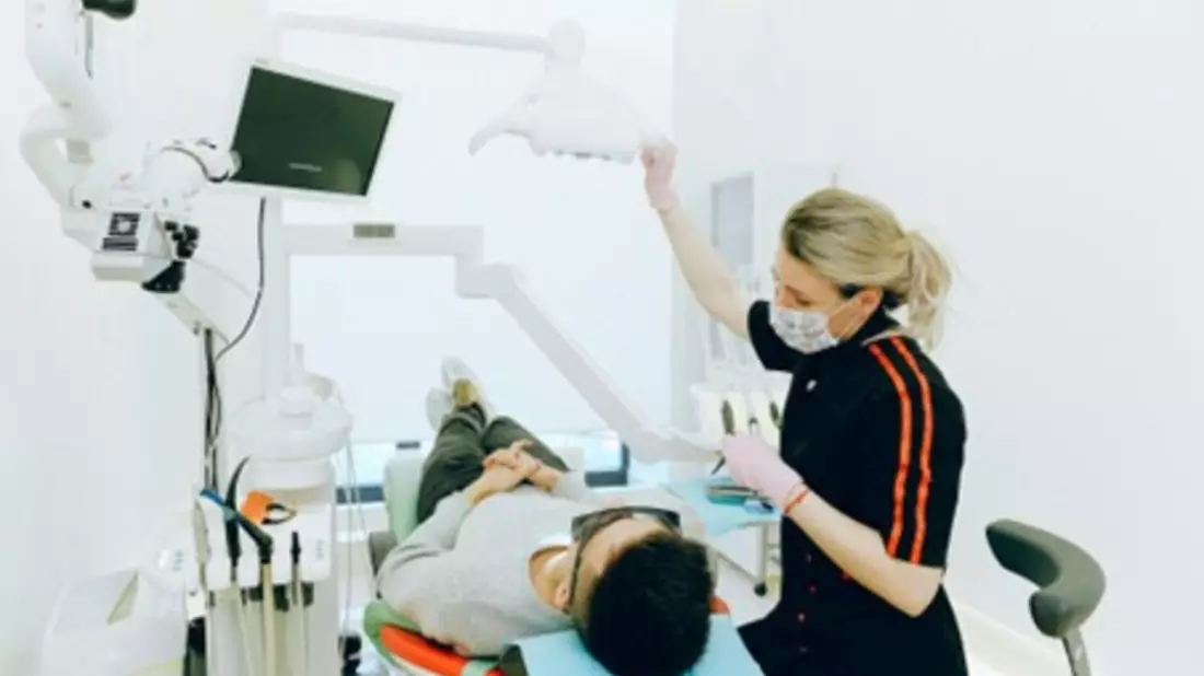 Sollte der Höchstbetrag für Vorsorgeaufwendungen noch nicht erreicht sein, so können auch weitere Versicherungen von der Steuer abgesetzt werden - wie etwa die Zahnzusatzversicherung - Bild: @Anna Shvets / pexels.com