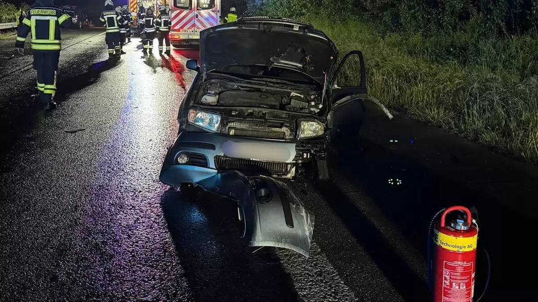 FW-EN: Schwerer Verkehrsunfall auf der BAB 43 & Umweltschutzeinsatz durch Hydraulikproblem an Schwertransporter - Bild: presseportal.de