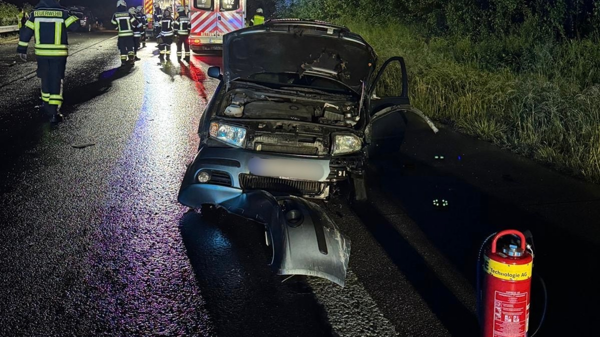 FW-EN: Schwerer Verkehrsunfall auf der BAB 43 & Umweltschutzeinsatz durch Hydraulikproblem an Schwertransporter - Foto: presseportal.de