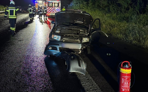 FW-EN: Schwerer Verkehrsunfall auf der BAB 43 & Umweltschutzeinsatz durch Hydraulikproblem an Schwertransporter - Foto: presseportal.de