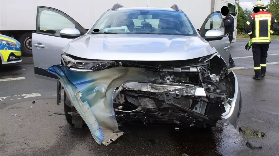POL-MI: Verkehrsunfall im Kreuzungsbereich - Zwei Leichtverletzte - Bild: presseportal.de